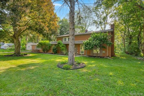 29998 Beacontree St, Farmington Hills, MI, 48331-2101 | Card Image