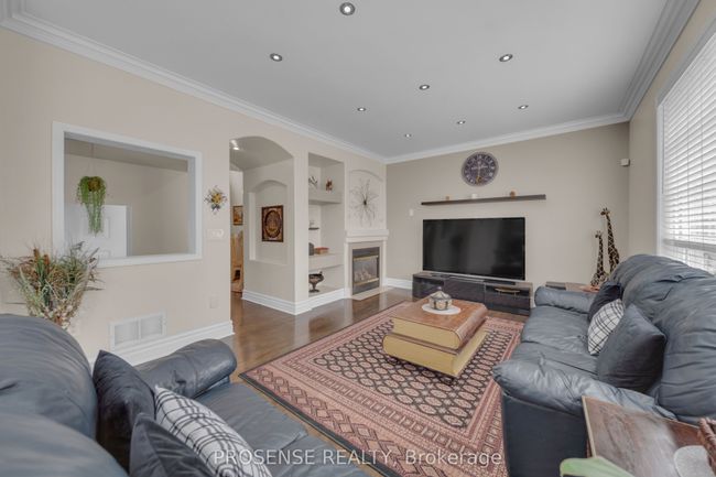 147 Whitwell Dr, House other with 6 bedrooms, 4 bathrooms and 4 parking in Brampton ON | Image 13