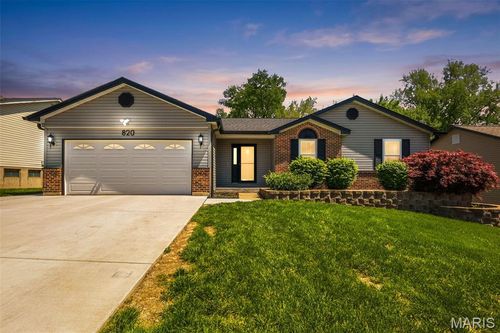 820 Glenhaven Dr, O Fallon, MO, 63366-3173 | Card Image