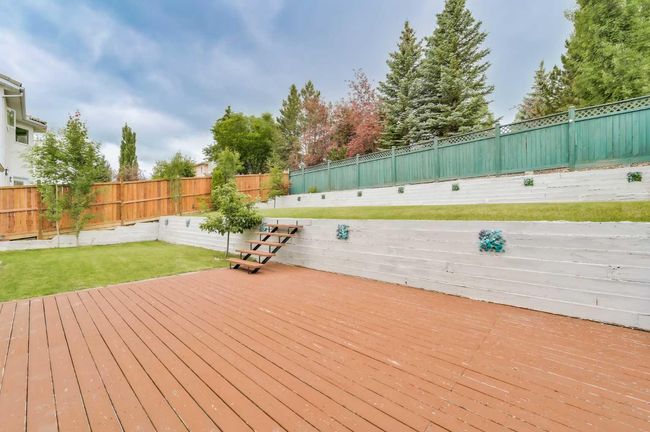 2815 Signal Hill Dr Sw, House other with 3 bedrooms, 3 bathrooms and 4 parking in Calgary AB | Image 25