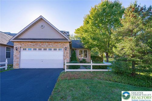3175 Village Dr, Center Valley, PA, 18034-8444 | Card Image