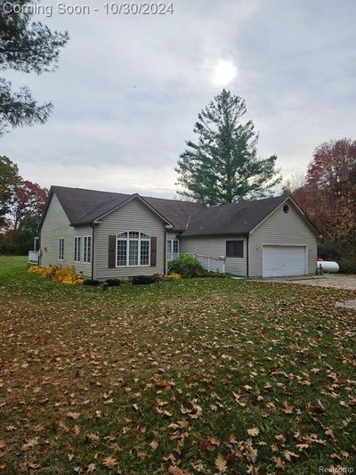 6110 Hollow Corners, Home with 3 bedrooms, 2 bathrooms and null parking in Almont Twp MI | Image 2