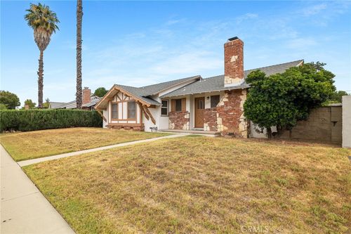 7646 De Soto Ave, Canoga Park, CA, 91304-5139 | Card Image