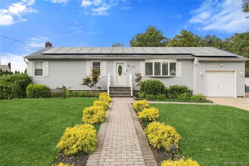 77 Winchester Dr, Lindenhurst, NY, 11757-1713 | Card Image