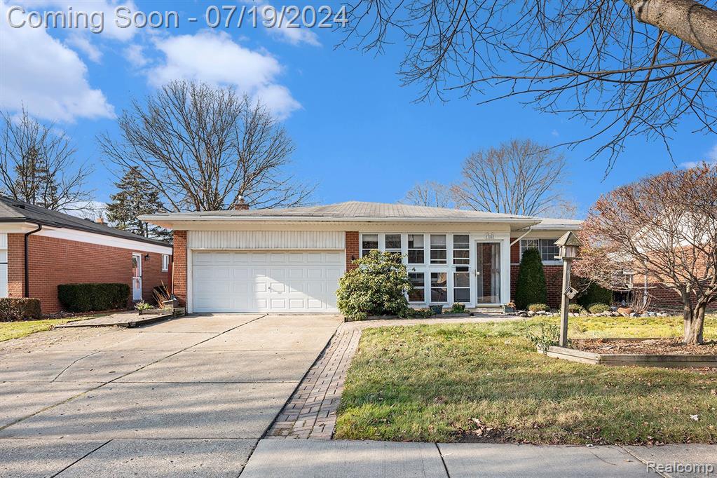 Swan Dr, Sterling Heights, MI 48312