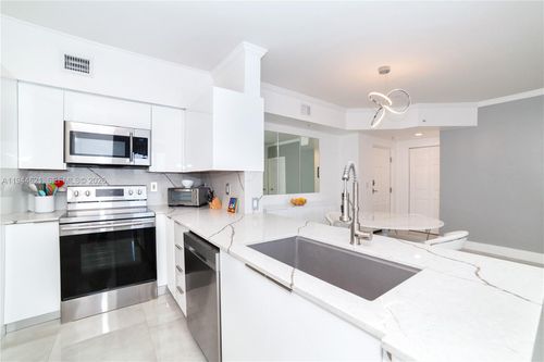 apt-2905-17150 N Bay Rd, Sunny Isles Beach, FL, 33160-3464 | Card Image