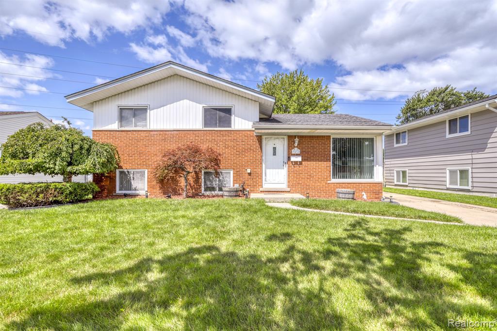 Mueller St, Taylor, MI 48180