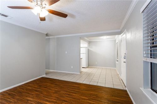 21-11519 Pecan Creek Pkwy, Austin, TX, 78750-1557 | Card Image