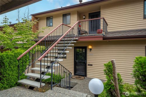10637-10637 Glen Acres Dr S, Seattle, WA, 98168-1565 | Card Image
