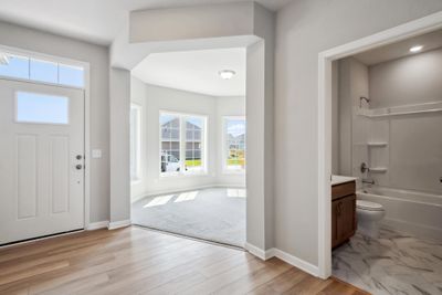 Welcoming spacious foyer | Image 2