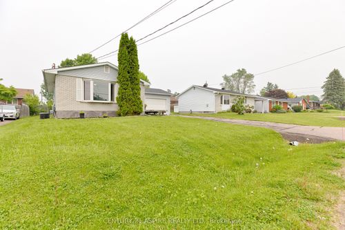123 Ellis Ave, Pembroke, ON, K8A2H7 | Card Image