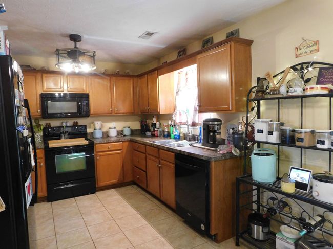 11907 Perry Crossing Pkwy, House other with 3 bedrooms, 2 bathrooms and null parking in Sellersburg IN | Image 11