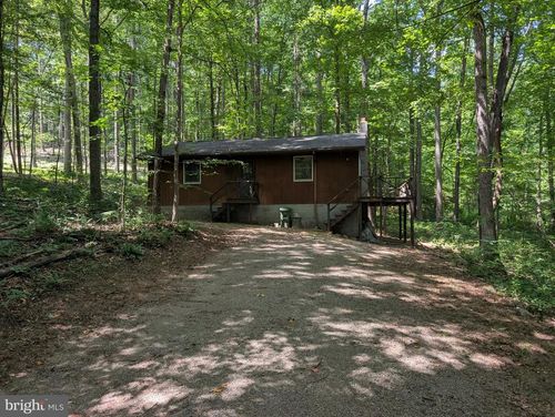 378 Happy Valley Cir, Berkeley Springs, WV, 25411-4630 | Card Image