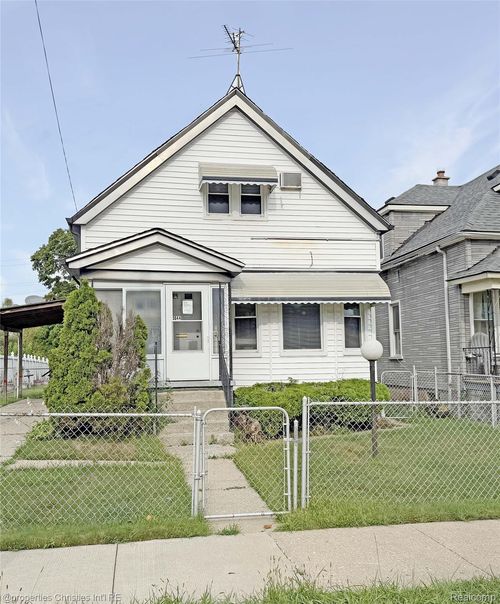 3044 Garland St, Detroit, MI, 48214-2177 | Card Image