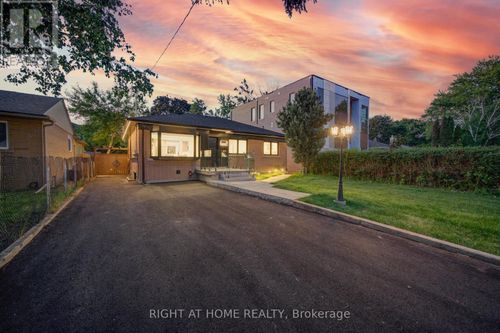 9 Cartier Cres, Richmond Hill, ON, L4C2M9 | Card Image
