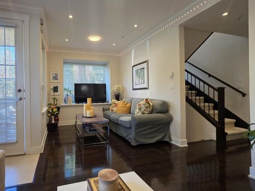 665 W 15th St, North Vancouver, BC, V7M1T1 | Card Image