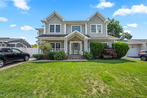 19 Manetto Dr, Plainview, NY, 11803-2124 | Card Image