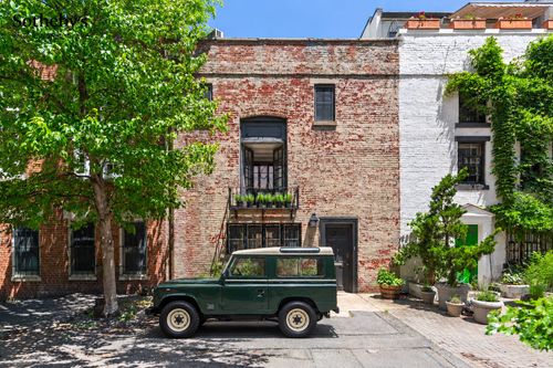 9 Macdougal Aly, New York, NY, 10011-9103 | Card Image