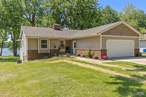 8303 Cowan Lake Dr Ne, Rockford, MI, 49341-9037 | Card Image
