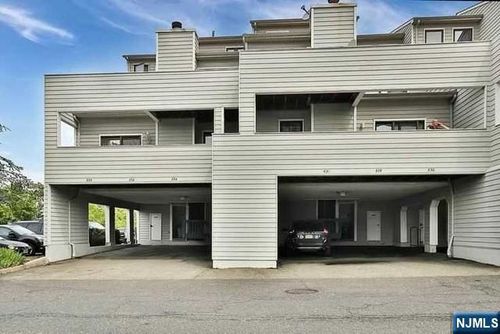 833 Topsail Ln, Secaucus, NJ, 07094-2237 | Card Image