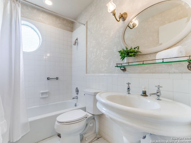 206 Sir Arthur Ct, House other with 4 bedrooms, 4 bathrooms and null parking in Castle Hills TX | Image 17