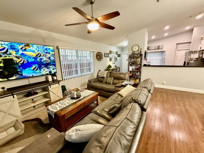 8421 Sw 41 St Ct, House other with 3 bedrooms, 2 bathrooms and null parking in Davie FL | Image 6