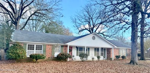 300 Oak Grove Dr, Grenada, MS, 38901-5520 | Card Image