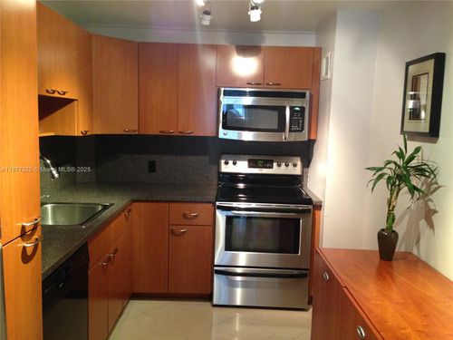 apt-1001-3375 N Country Club Dr, Aventura, FL, 33180-1653 | Card Image