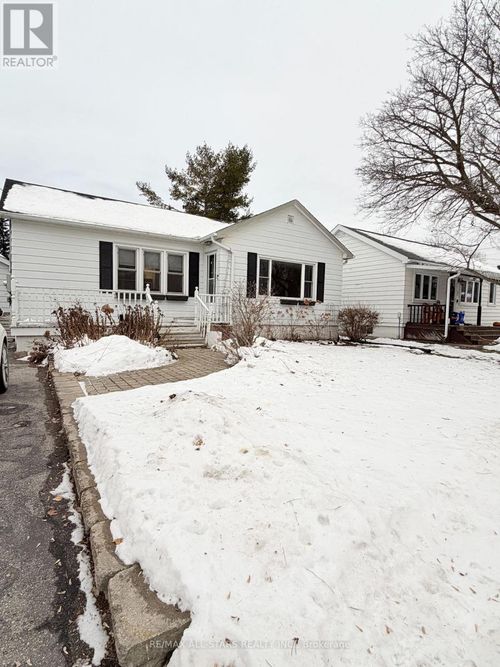 {{alt}} | Card Image