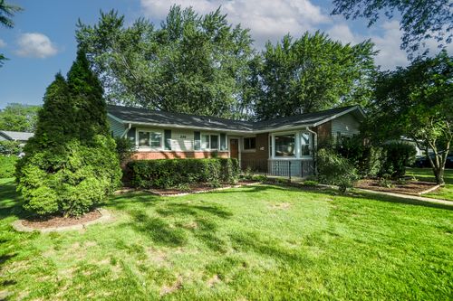 230 Fleetwood Lane, Elk Grove Village, IL, 60007 | Card Image
