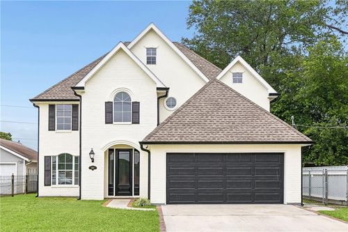 2819 Delille St, Chalmette, LA, 70043-3005 | Card Image