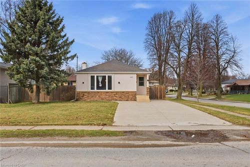 6581 Riall St, Niagara Falls, ON, L2J1Z4 | Card Image