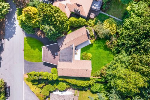 715 Alpine Crt, North Vancouver, BC, V7R2L7 | Card Image