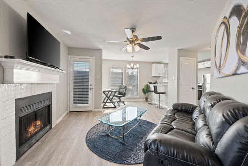 19-1608 Pecan Chase Cir, Arlington, TX, 76012-3003 | Card Image