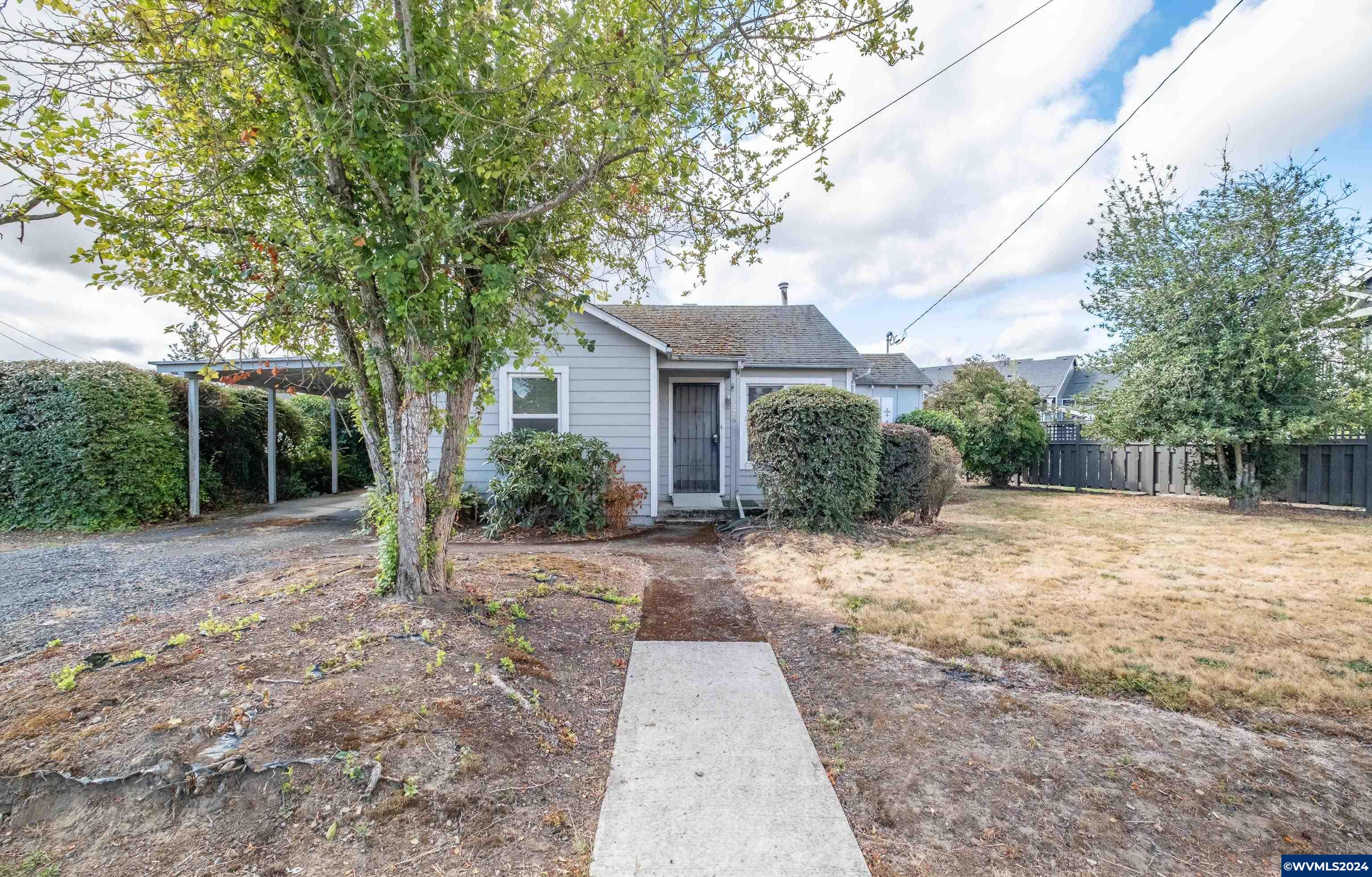 Russell Dr, Lebanon, OR 97355