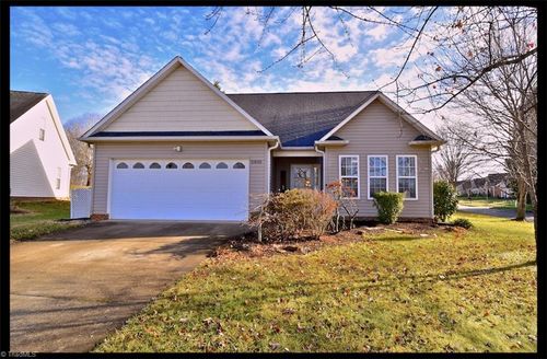 5835 Ferncrest Court, Pfafftown, NC, 27040 | Card Image