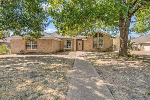 204 Marylee Dr, Hewitt, TX, 76643-3751 | Card Image