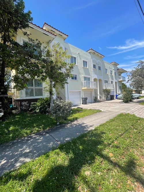 826 N 17th Ave, Hollywood, FL, 33020-3512 | Card Image