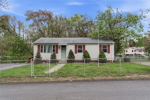 27 Douglas Cir, Greenville, RI, 02828-1927 | Card Image