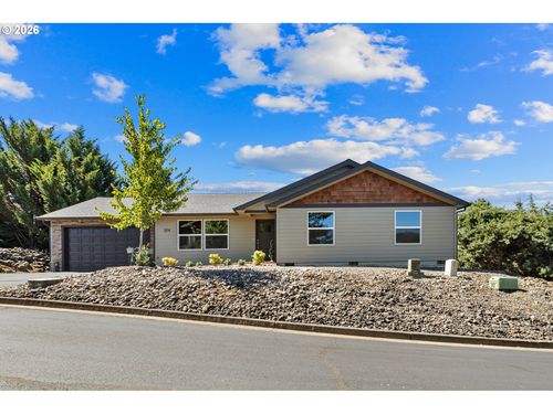 374 Bentgrass Ct, Sutherlin, OR, 97479-8809 | Card Image