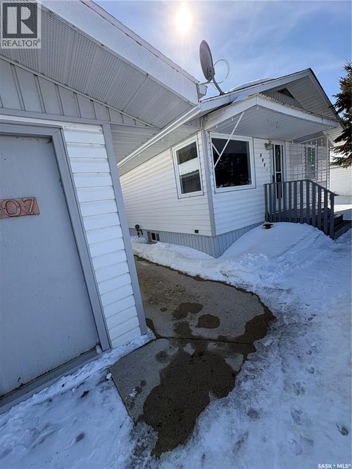 207 Third Ave, Kelvington, SK, S0A | Card Image