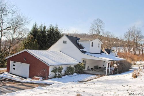 137 Berwick Rd, Johnstown, PA, 15904-3602 | Card Image