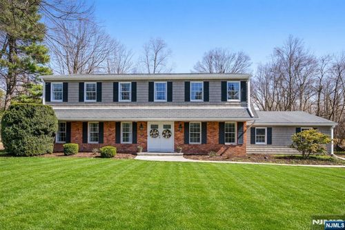 11 Osborne Ct, Mahwah, NJ, 07430-1520 | Card Image