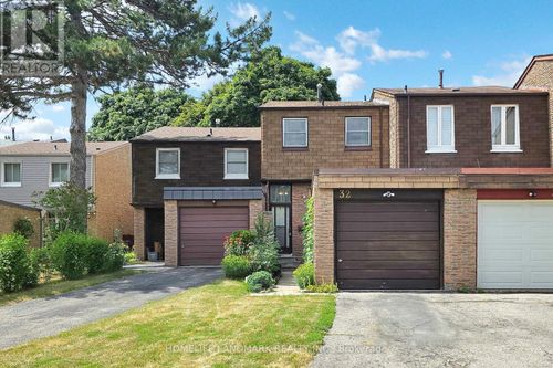 32 L'Amoreaux Dr, Scarborough, ON, M1W2L9 | Card Image