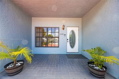 2431 Sw 82nd Ter, House other with 3 bedrooms, 2 bathrooms and null parking in Miramar FL | Image 2