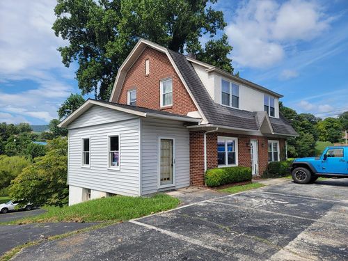 115 W Blue Ridge St, Stuart, VA, 24171-1577 | Card Image