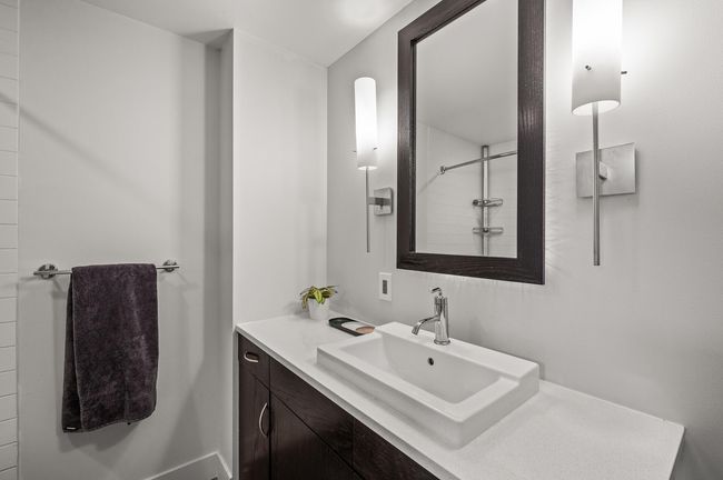Walk-in closet | Image 19