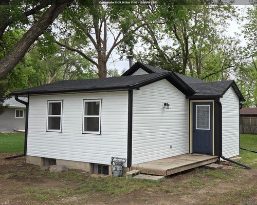 307 1/2 W Pleasant St, Elk Point, SD, 57025-2431 | Card Image