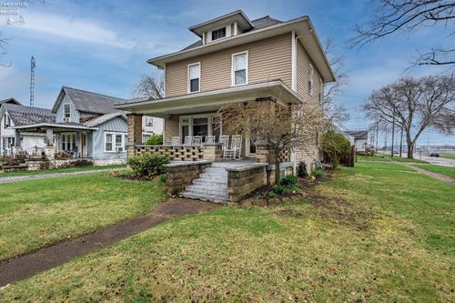 302 W 2nd St, Port Clinton, OH, 43452-1017 | Card Image