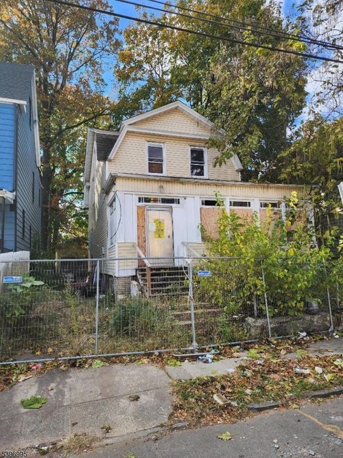 14 Voorhees St, Newark, NJ, 07108-1012 | Card Image